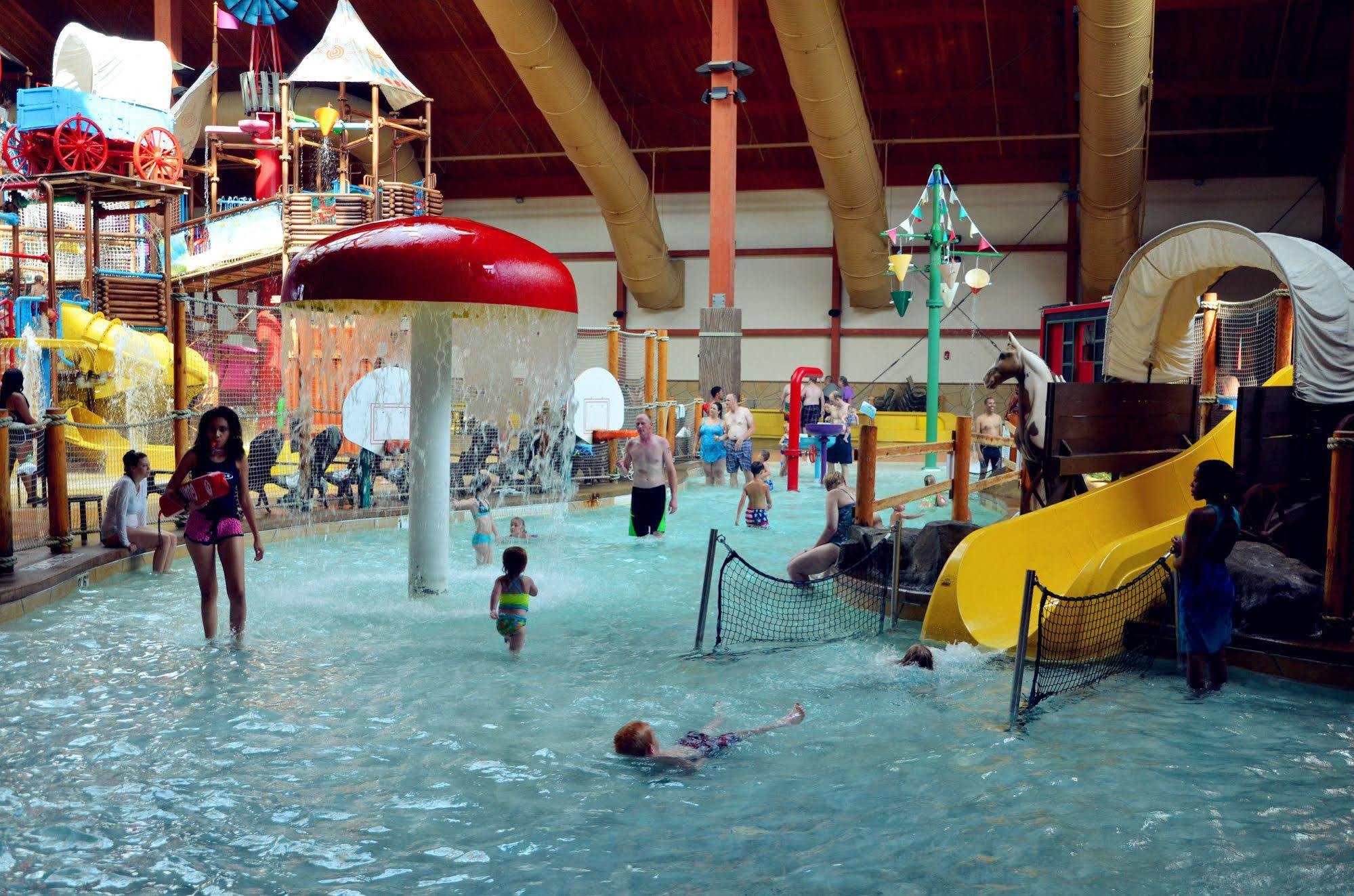 Fort Rapids Indoor Waterpark Resort Колумбус Екстер'єр фото